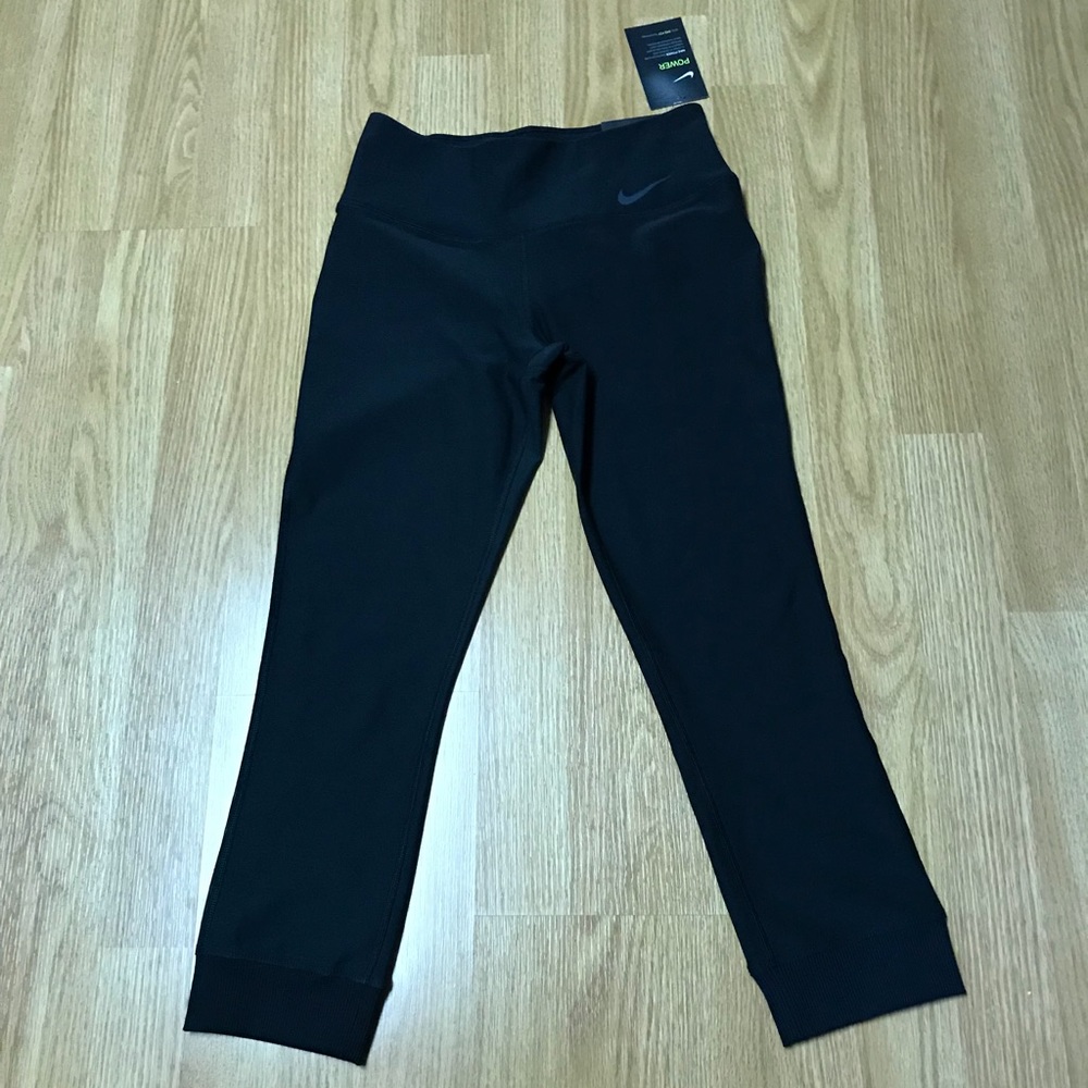 NWT Nike Legend Tight fit cropped leggings XS